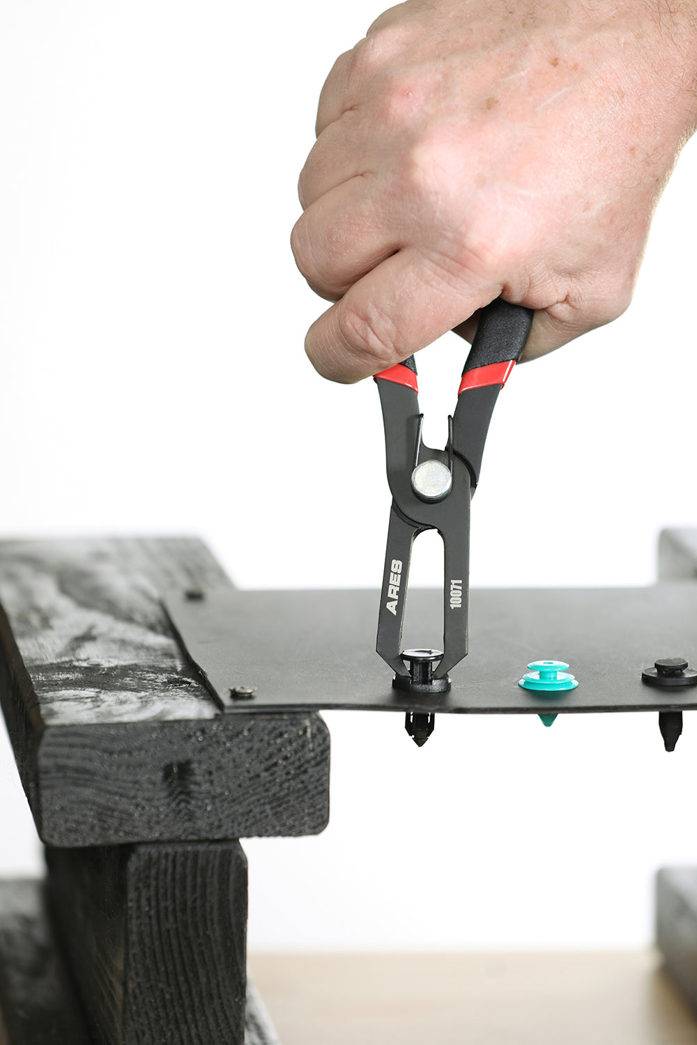 ARES 10071 - 30 Degree Push Pin Removal Pliers