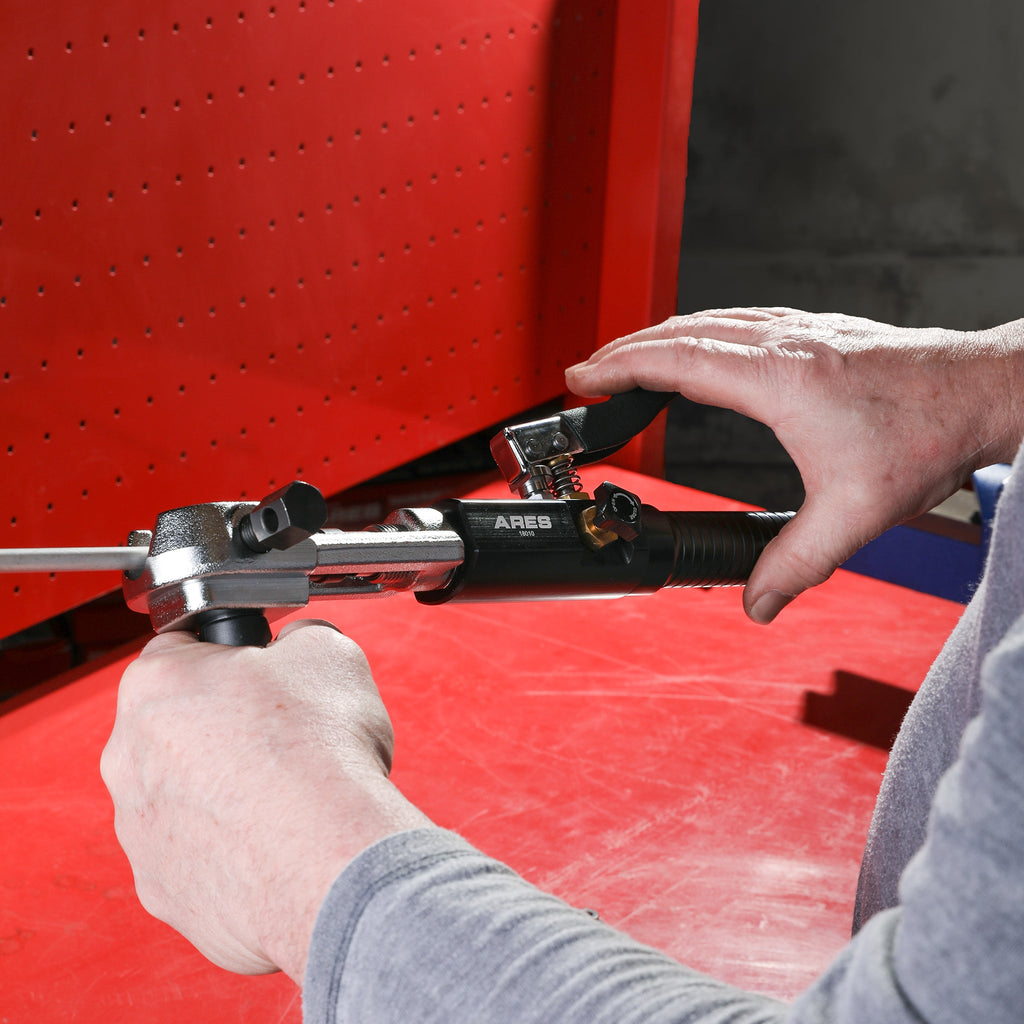 ARES 18010 - Universal Hydraulic Flaring Tool Set