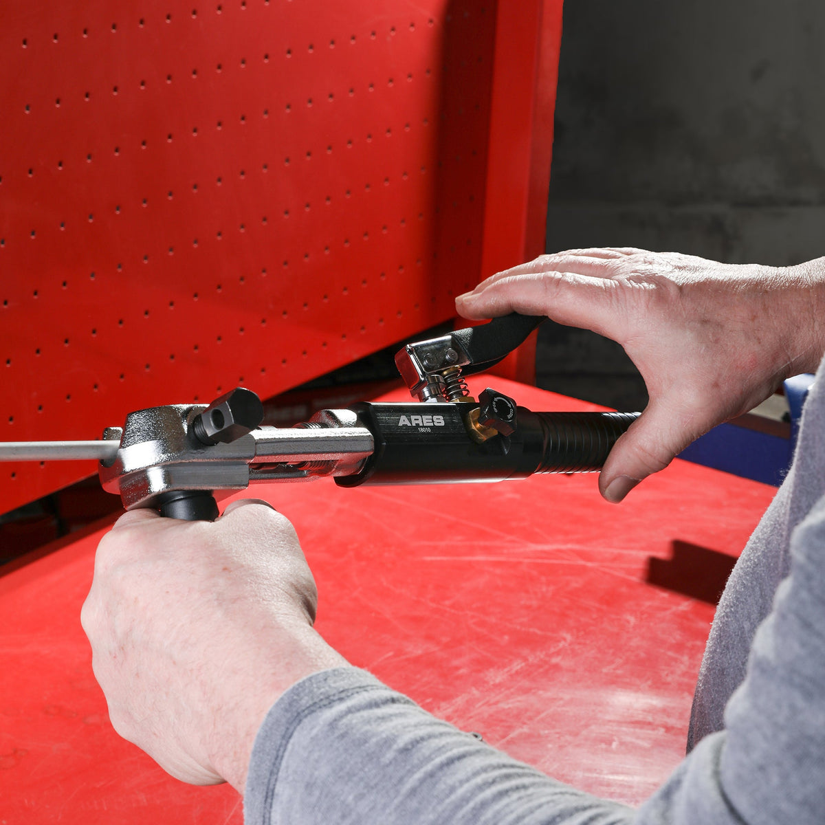 ARES 18010 - Universal Hydraulic Flaring Tool Set