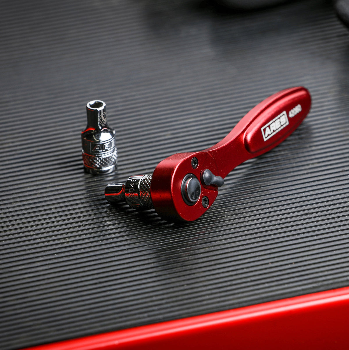ARES 42060 - 1/4-Inch Drive 72-Tooth Anodized Aluminum Red Stubby Micro Ratchet
