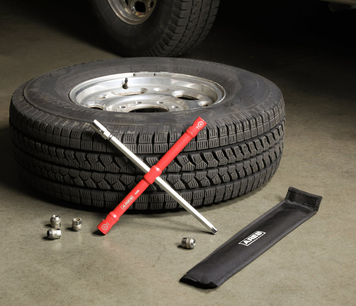 ARES 57000 - 26-Inch Universal Multi-Position Lug Wrench Set
