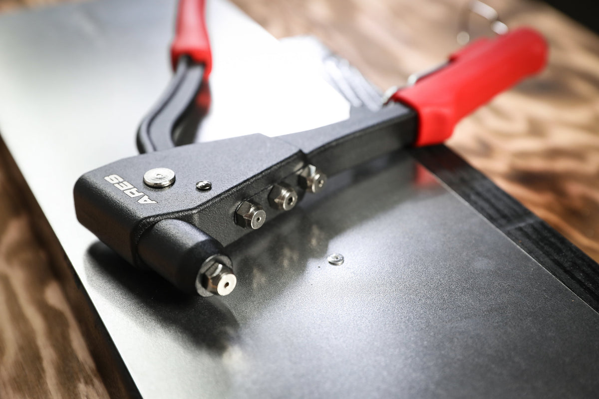 ARES 70017 - Rivet Gun With 60 Rivets