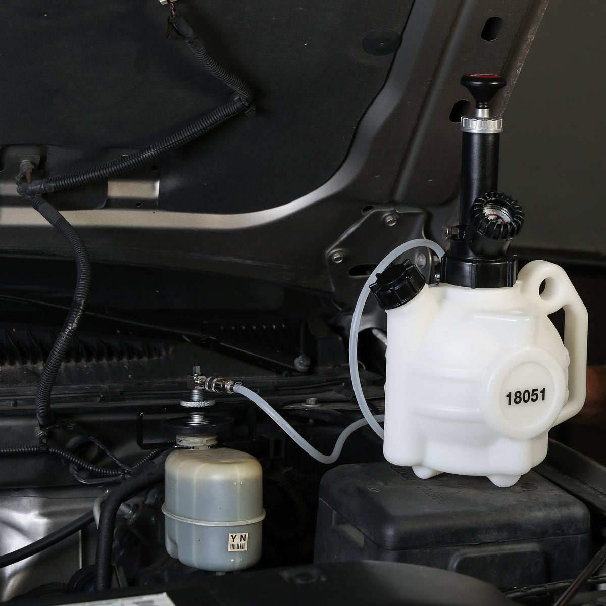 ARES 18053 - 4-Liter Manual Brake Fluid Pressure Bleeder Set